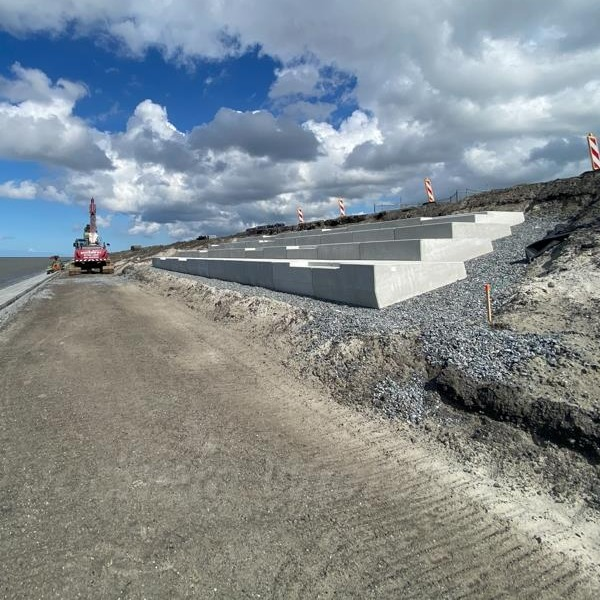 Dijkversterking Lauwersmeerdijk in volle gang | Noppert Beton