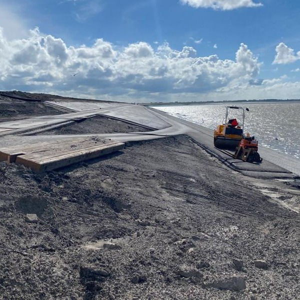 Dijkversterking Lauwersmeerdijk in volle gang | Noppert Beton