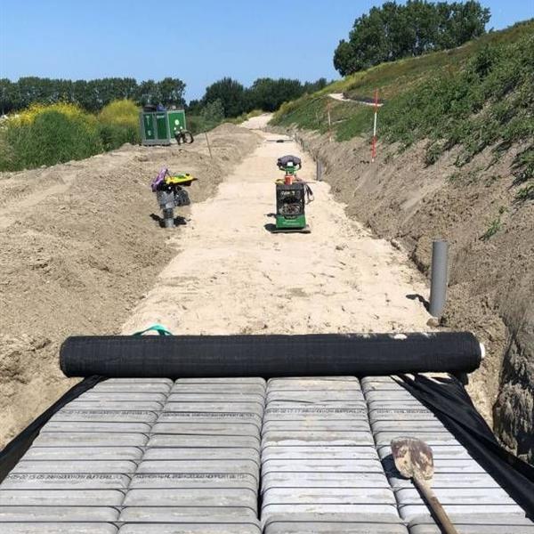 Bufferblock onder fietspad Parkwal Wilgenrijk Maassluis | Noppert Beton