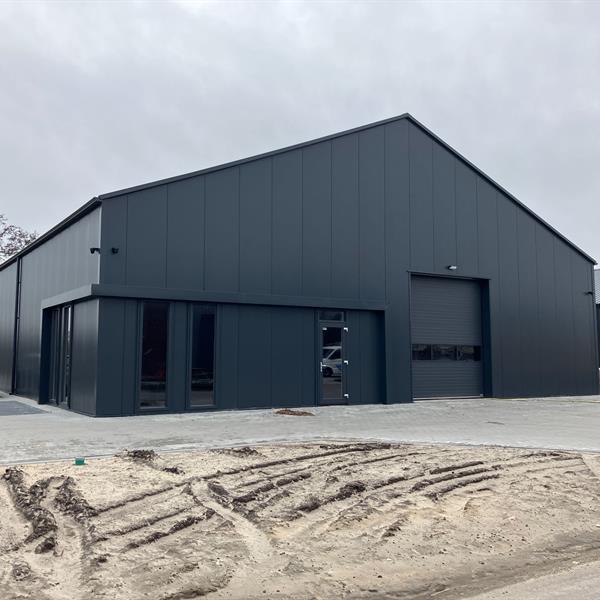 Nieuwbouw bedrijfsloods Larooi Menaam | Noppert Beton