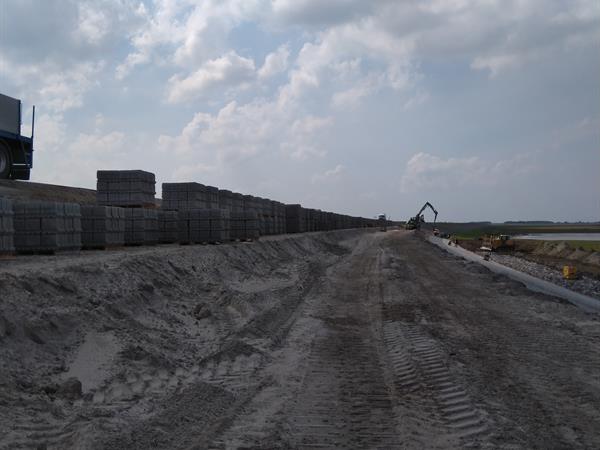 Verkalit voor de dijkverhoging Lauwersoog | Noppert Beton