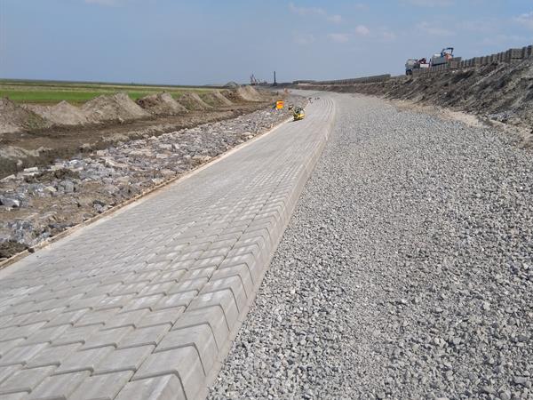 Verkalit voor de dijkverhoging Lauwersoog | Noppert Beton