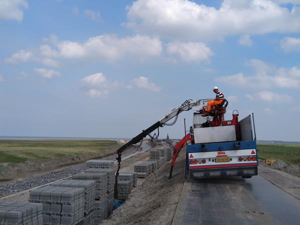 Verkalit voor de dijkverhoging Lauwersoog | Noppert Beton